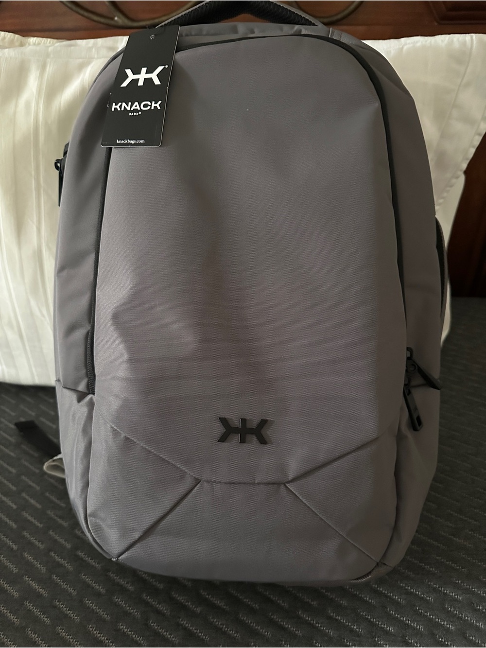 The Series 2: Medium Expandable Knack Pack Sleek Travel & Work Carry
